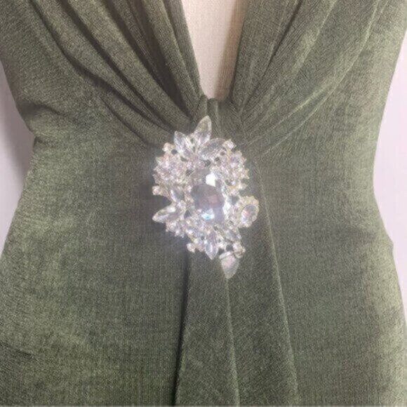 NWT Jluxlabel Olive Draped Back Fitted Silhouette Midi Dress With Crystal - Picture 8 of 12